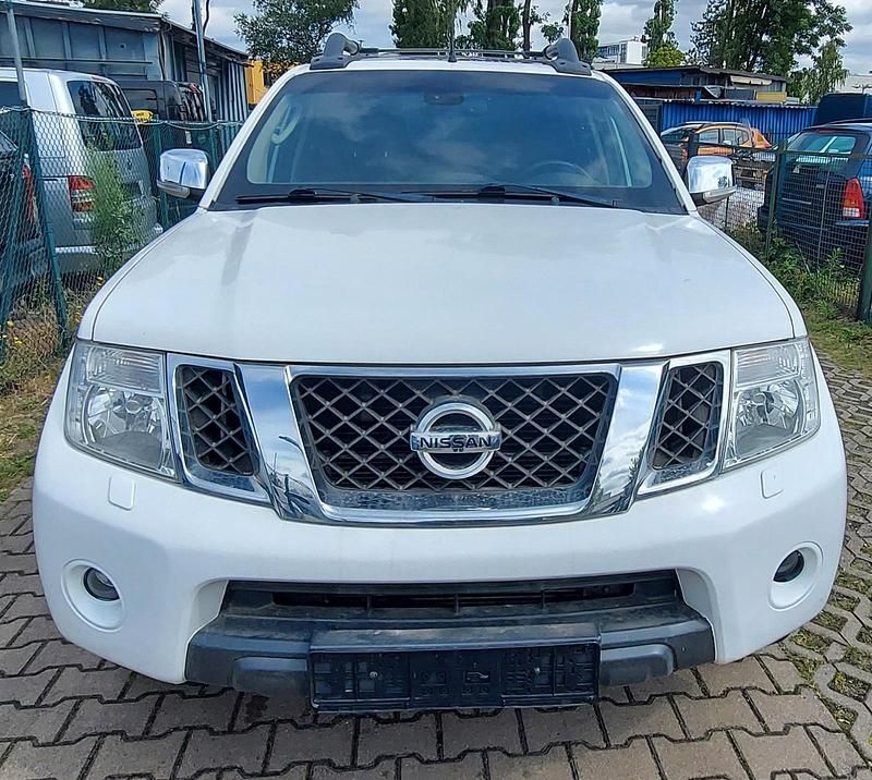 Weiß Gebraucht 2014 Nissan Navara Abholung | 15.000 € (Guter Preis) - Bild 1/4