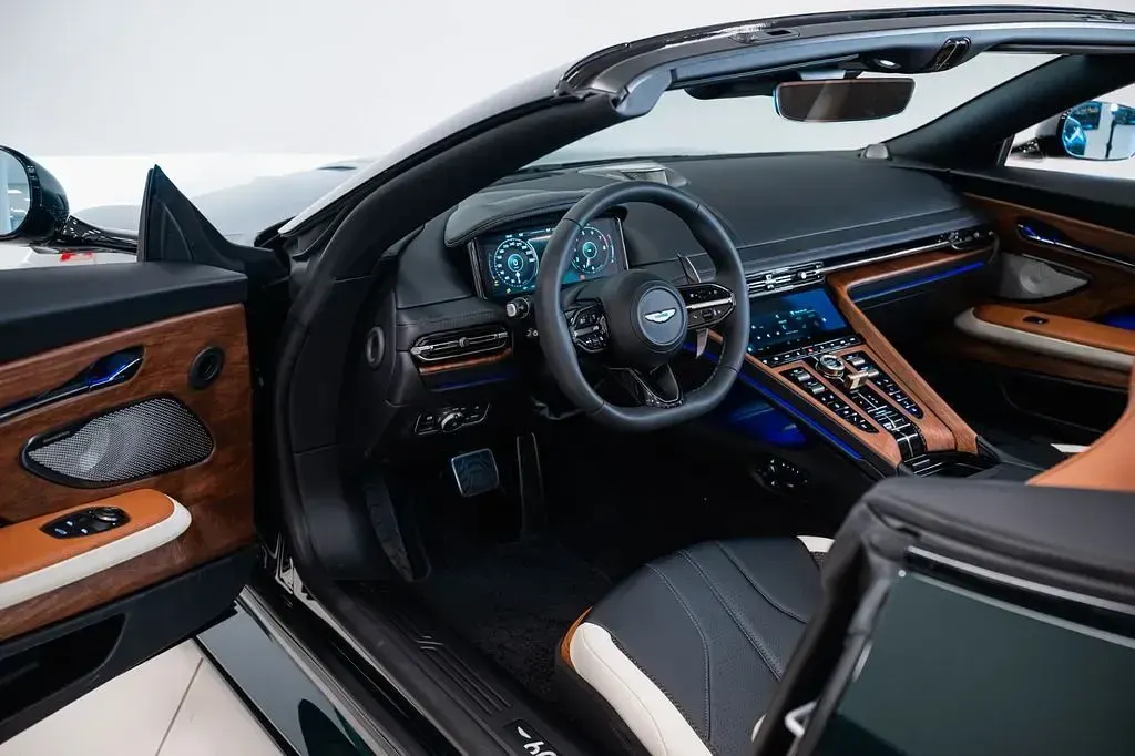 Neu Aston Martin DB12 680 PS (500 kW) 2026 Grün