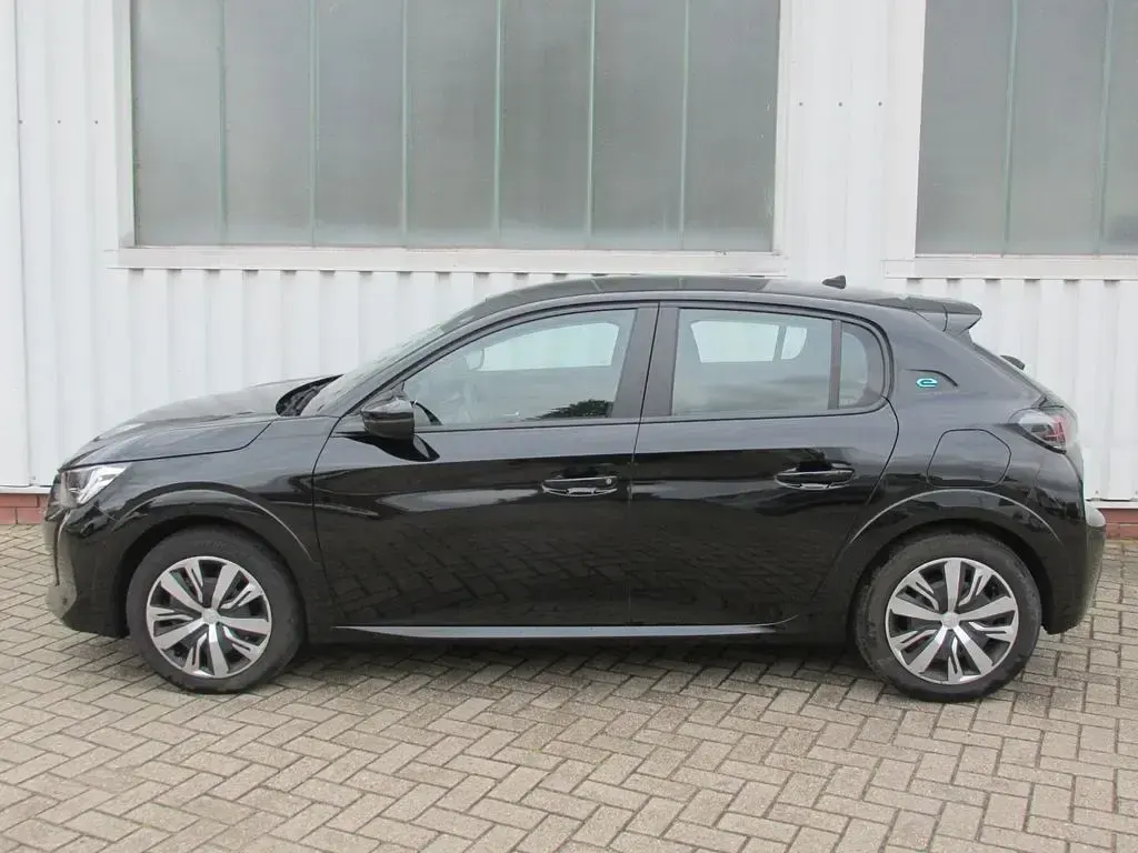 Gebraucht Peugeot e-208 Active 100 kW (136 PS) 2022 Schwarz (metallic) Kleinwagen