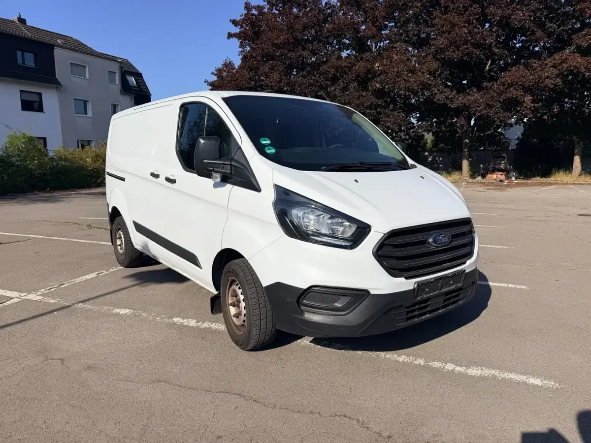 Gebraucht Ford Transit Custom 105 PS (77 kW) 2018 Weiß Van
