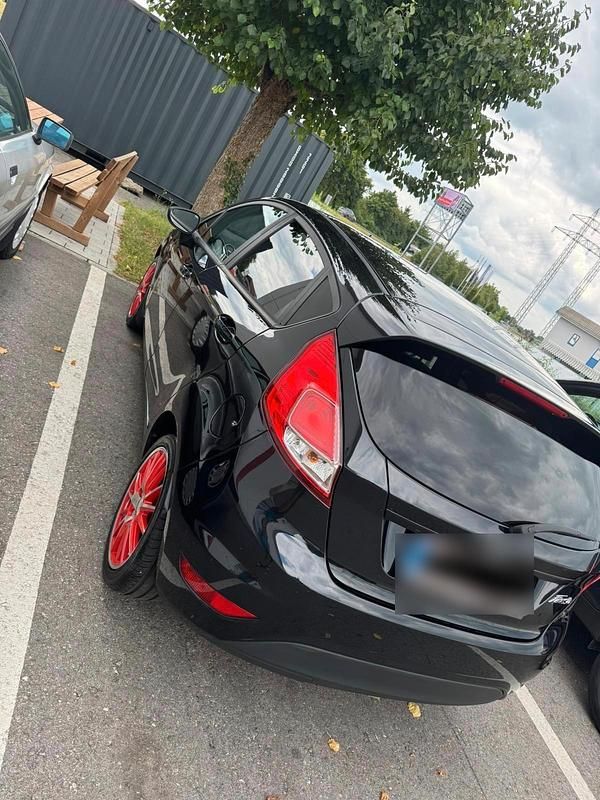 Gebraucht Ford Fiesta 60 PS (44 kW) 2014 Schwarz Kleinwagen