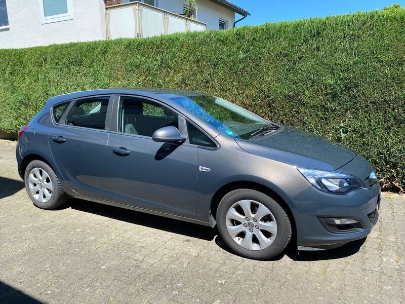 Grau Gebraucht 2014 Opel Astra Limousine | 5.800 € (Guter Preis) - Bild 1/4