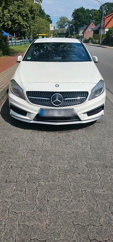 Weiß Gebraucht 2014 Mercedes A45 AMG AMG Kleinwagen | 18.999 € - Bild 1/4