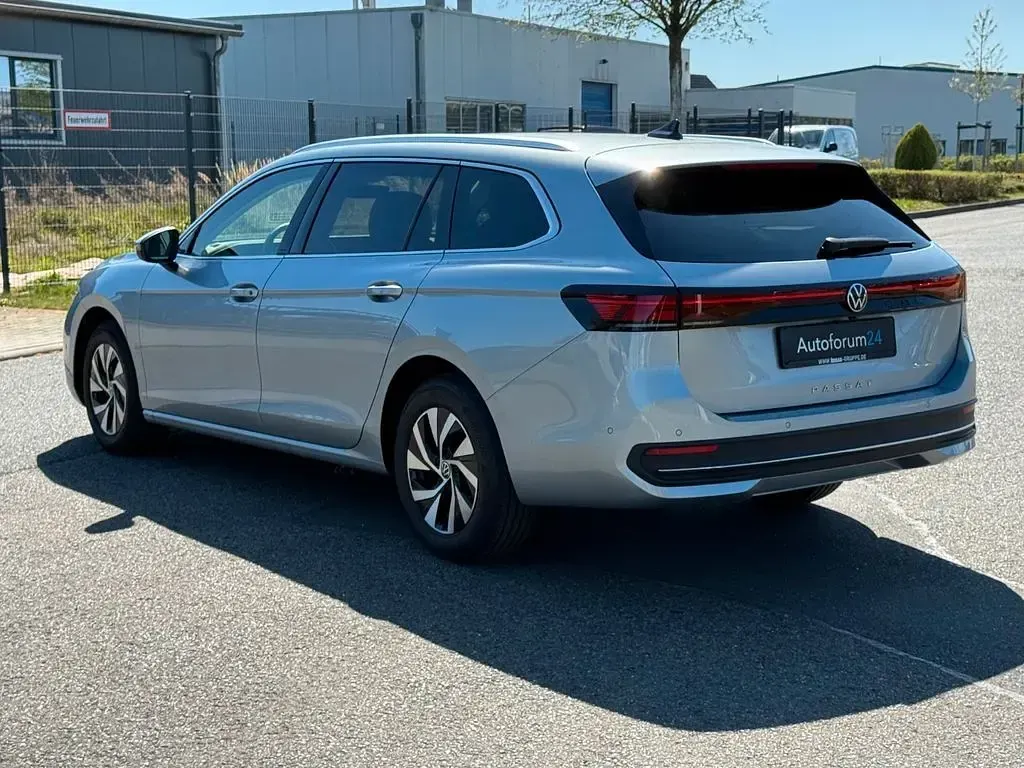 Gebraucht VW Passat Business 150 PS (110 kW) 2024 Silber Kombi