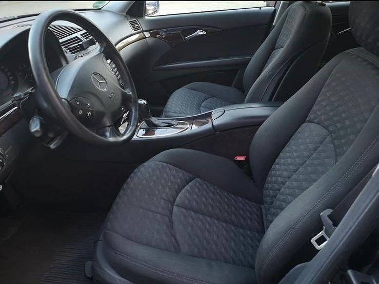 Second-hand Mercedes E220 Classic 150 CP (110 kW) 2003 Albastru Berlinǎ