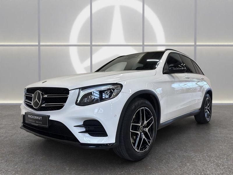 Weiss Gebraucht 2017 Mercedes GLC250 AMG SUV | 29.930 € (Fairer Preis) - Bild 1/4