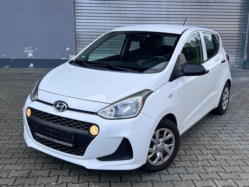 Weiß Gebraucht 2017 Hyundai i10 Classic Kleinwagen | 6.400 € (Guter Preis) - Bild 1/4