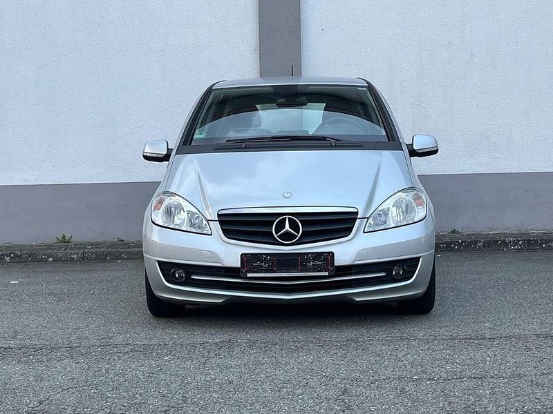 Gebraucht Mercedes A160 95 PS (69 kW) 2011 Silber Limousine