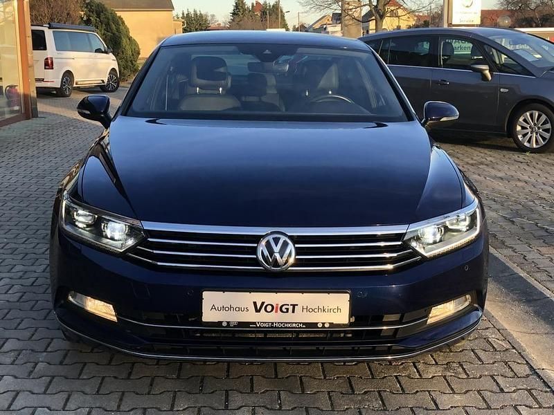 Gebraucht VW Passat Highline 150 PS (110 kW) 2019 Atlantik blue metallic Limousine
