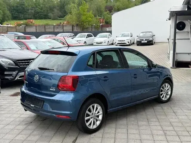 Gebraucht VW Polo LOUNGE 90 PS (66 kW) 2015 Blau Limousine