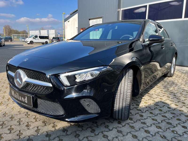 Nachtschwarz unilack Gebraucht 2018 Mercedes A200 Kleinwagen | 21.500 € (Fairer Preis) - Bild 1/4