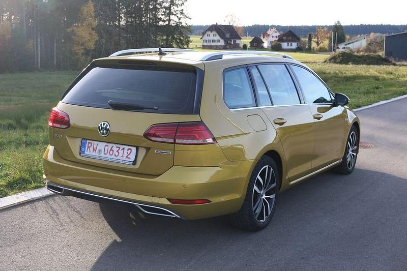 Gebraucht VW Golf VII Highline 131 PS (96 kW) 2018 Gelb Kombi