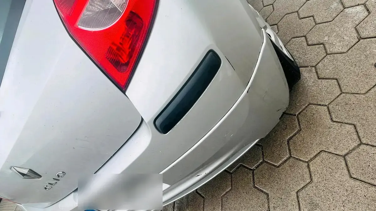 Gebraucht Renault Clio II 60 PS (44 kW) 2007 Silber Kleinwagen