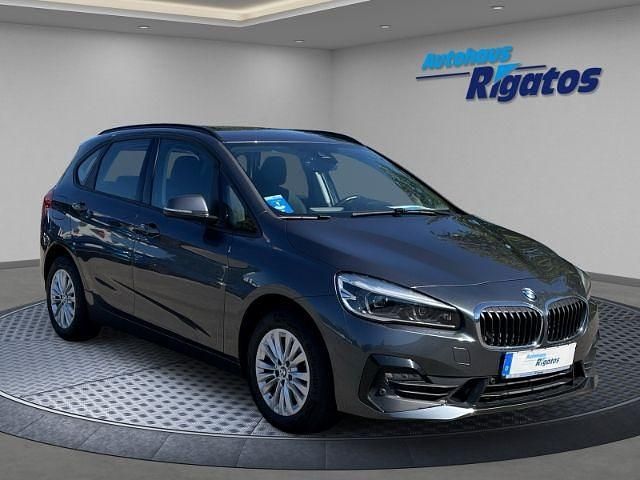 Grau Gebraucht 2020 BMW 218 Active Tourer Advantage Van / Kleinbus | 17.950 € (Fairer Preis) - Bild 1/4