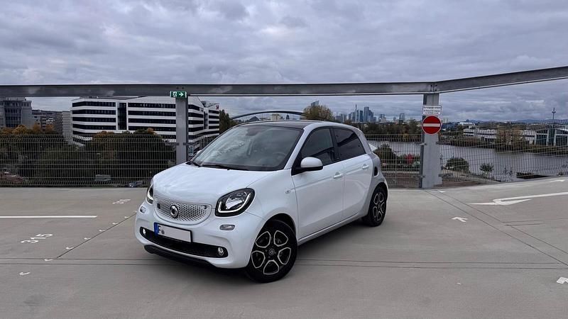 Weiß Gebraucht 2018 Smart ForFour Electric Drive Prime Kleinwagen | 9.900 € (Fairer Preis) - Bild 1/4