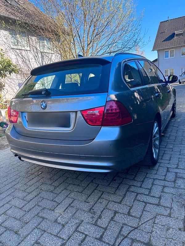 Gebraucht BMW 320 184 PS (135 kW) 2012 Silber Kombi