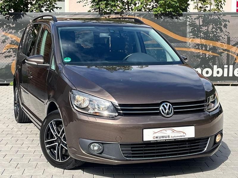Braun Gebraucht 2015 VW Touran Life Van / Kleinbus | 9.999 € (Guter Preis) - Bild 1/4