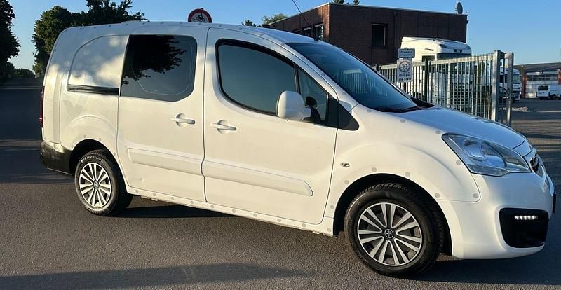 Weiß Gebraucht 2017 Peugeot Partner Premium Van / Kleinbus | 6.200 € (Fairer Preis) - Bild 1/4