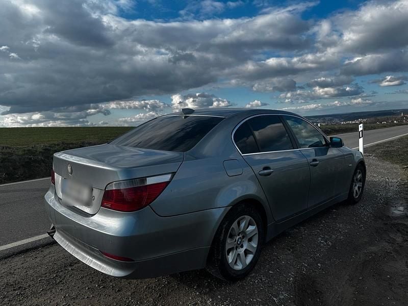 Second-hand BMW 530 231 CP (169 kW) 2003 Argintiu Berlinǎ