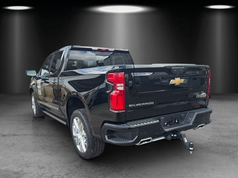 Gebraucht Chevrolet Silverado 426 PS (313 kW) 2023 Schwarz SUV