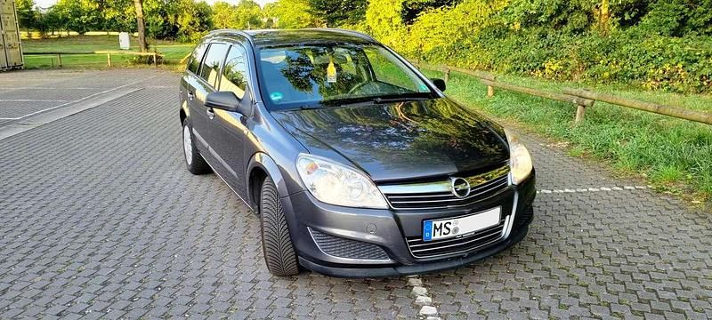 Grau Gebraucht 2009 Opel Astra Selection Kombi | 2.222 € (Fairer Preis) - Bild 1/4