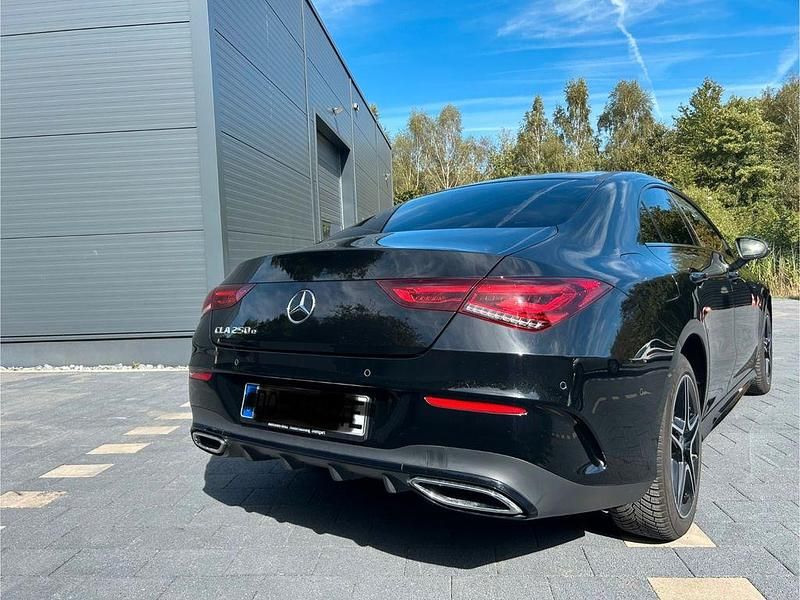 Gebraucht Mercedes CLA250e 160 PS (117 kW) 2023 Schwarz Limousine