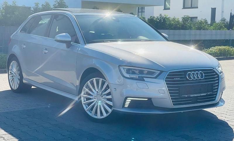 Florettsilber metallic Gebraucht 2016 Audi e-tron Sportback Design SUV | 16.970 € (Fairer Preis) - Bild 1/4