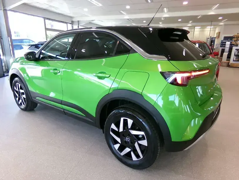 Gebraucht Opel Mokka Elegance 136 PS (100 kW) 2023 Matcha green / dach schwarz SUV