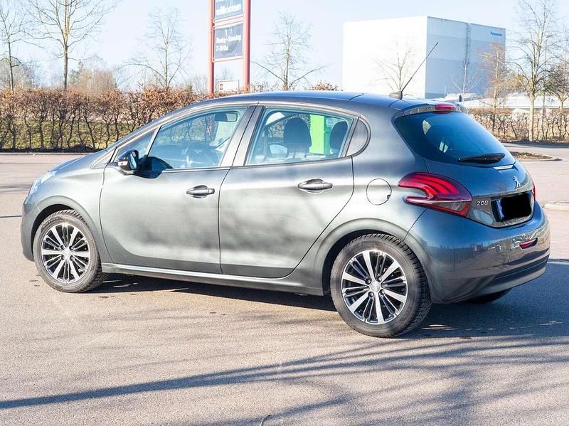 Gebraucht Peugeot 208 Active 82 PS (60 kW) 2017 Grau Kleinwagen