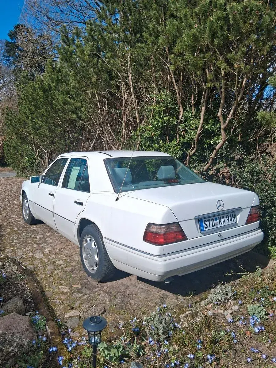 Brugt Mercedes E280 193 HK (141 kW) 1993 Hvid Sedan