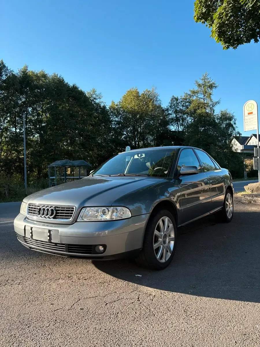 Gebraucht Audi A4 100 PS (73 kW) 1999 Silber Limousine