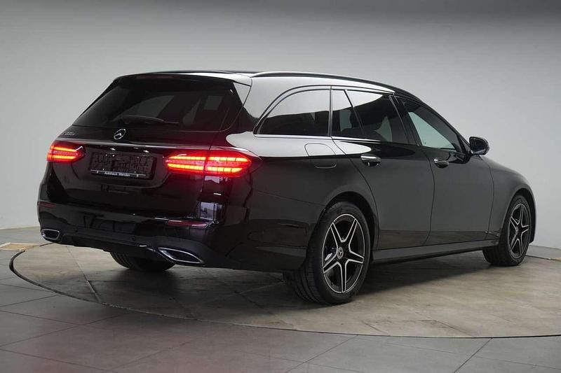 Gebraucht Mercedes E300 AMG 211 PS (155 kW) 2022 Schwarz Kombi