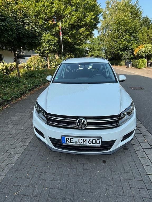 Weiß Gebraucht 2015 VW Tiguan Trendline SUV | 11.250 € (Superpreis) - Bild 1/4