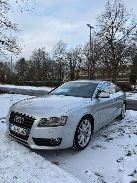 Grau Gebraucht 2011 Audi A5 Sportback Performance Kleinwagen | 6.700 € (Fairer Preis) - Bild 1/4