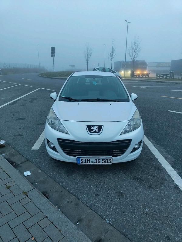Weiß Gebraucht 2008 Peugeot 207 Kleinwagen | 1.100 € (Guter Preis) - Bild 1/4