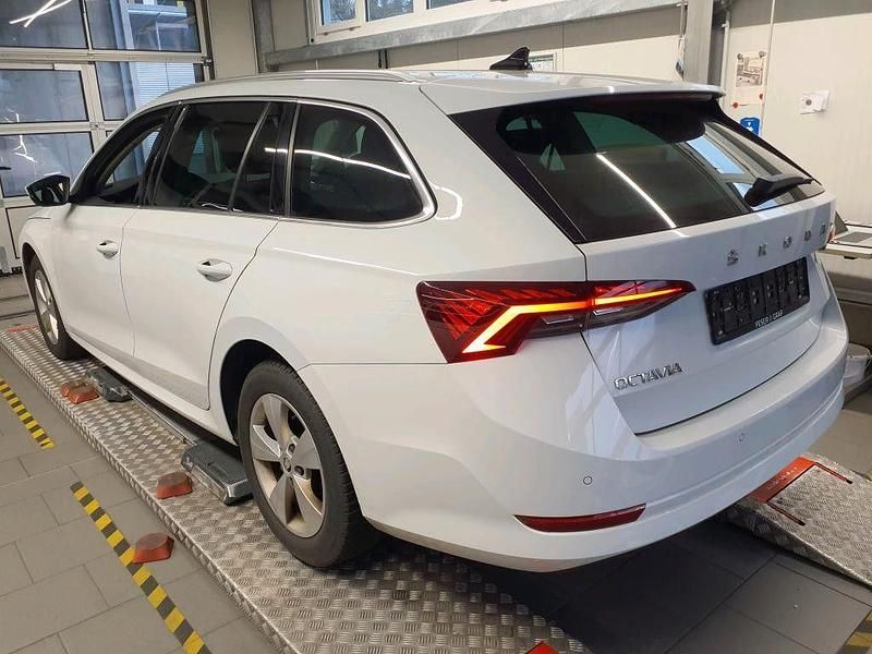 Gebraucht Skoda Octavia Style 150 PS (110 kW) 2021 Weiß Kombi
