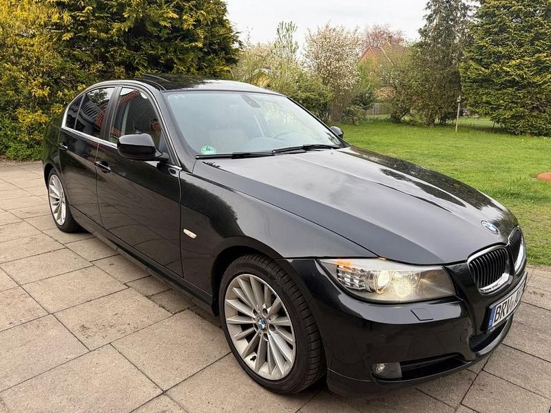 Gebraucht BMW 330 245 PS (180 kW) 2011 Schwarz Limousine