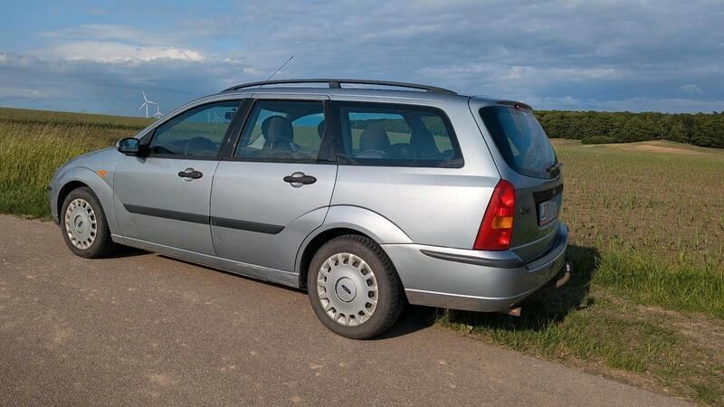 Silber Gebraucht 2004 Ford Focus Kombi | 500 € (Superpreis) - Bild 1/4