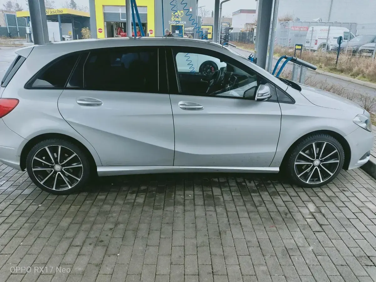 Gebraucht Mercedes B200 156 PS (114 kW) 2012 Grau Kleinwagen