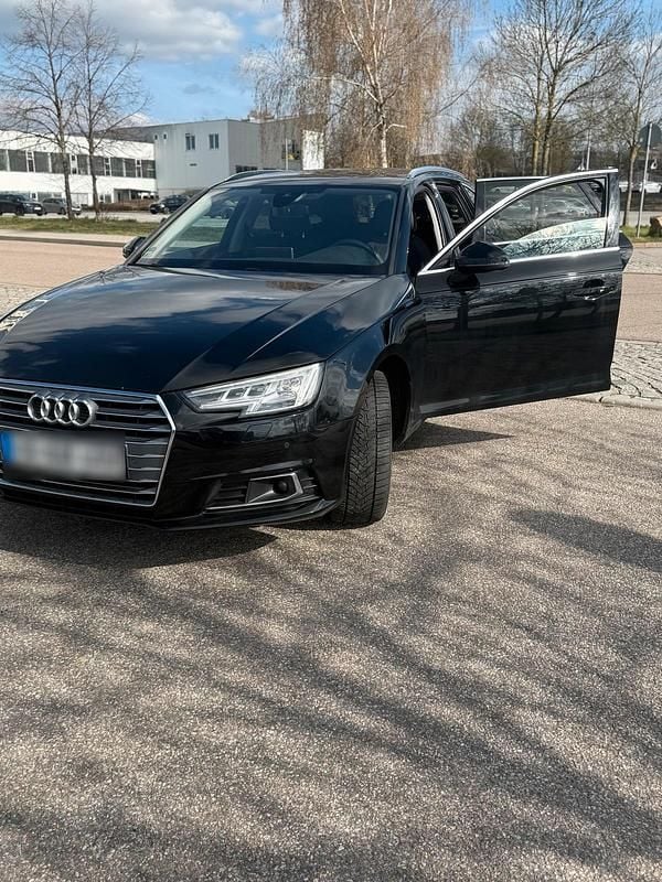Gebraucht Audi A4 Comfort 190 PS (139 kW) 2018 Schwarz Kombi