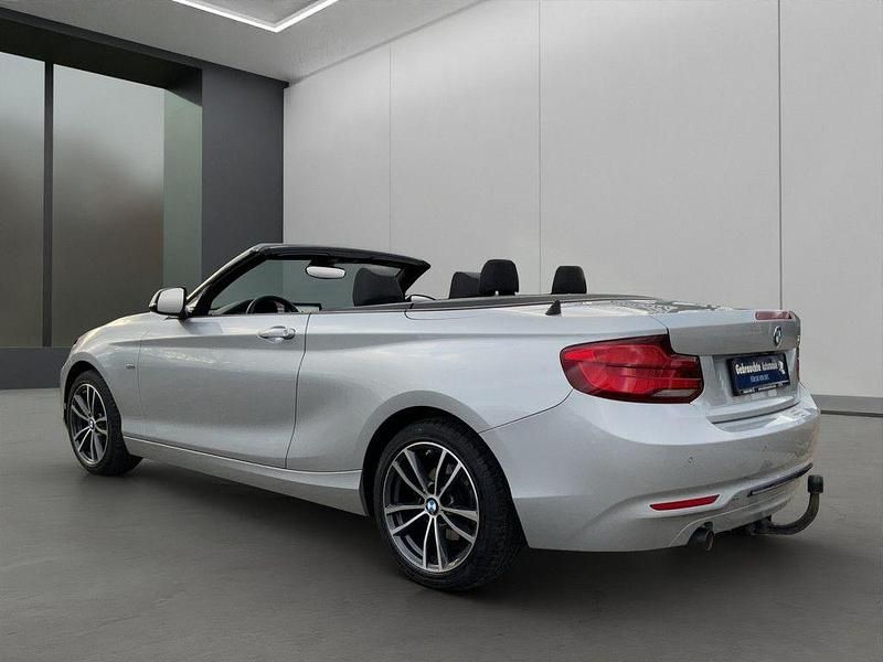 Gebraucht BMW 218 Sport Line 150 PS (110 kW) 2017 Silber / glaciersilber (metallic) Cabrio