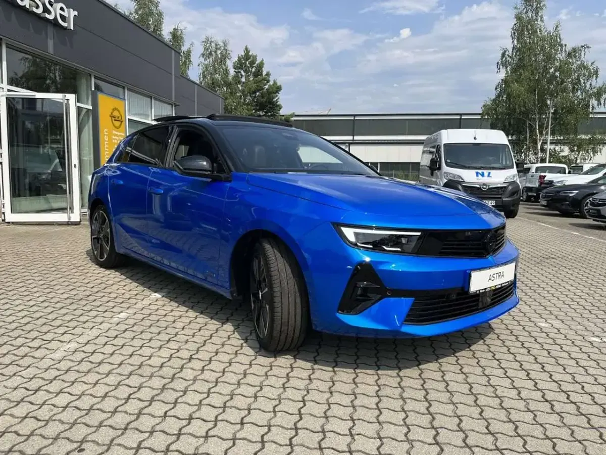 Gebraucht Opel Astra 114 kW (156 PS) 2023 Kobalt blau metallic Kleinwagen