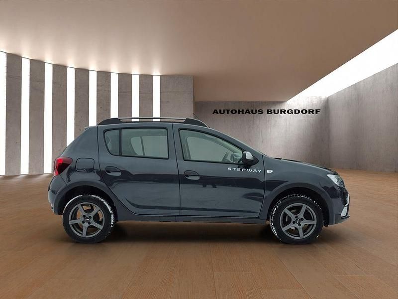 Gebraucht Dacia Sandero Prestige 90 PS (66 kW) 2019 Grau Limousine