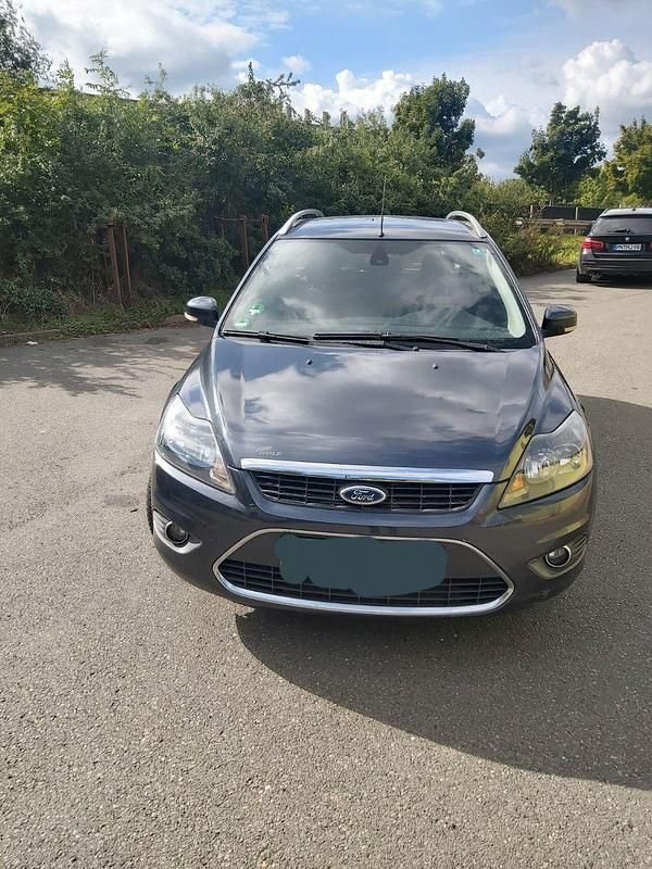 Grau Gebraucht 2010 Ford Focus Kombi | 1.800 € (Guter Preis) - Bild 1/4