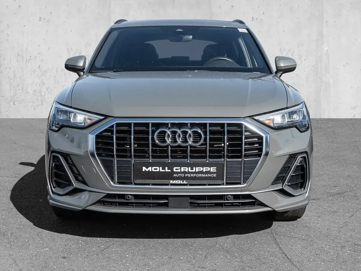 Gebraucht Audi Q3 Ambiente 150 PS (110 kW) 2023 Chronosgrau metallic SUV