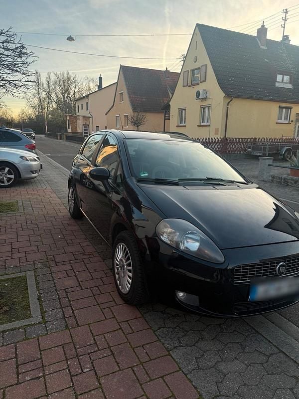 Gebraucht Fiat Grande Punto 77 PS (56 kW) 2008 Schwarz Kleinwagen