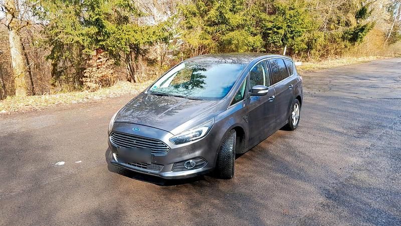Gebraucht Ford S-MAX Titanium 180 PS (132 kW) 2016 Grau Van / Kleinbus