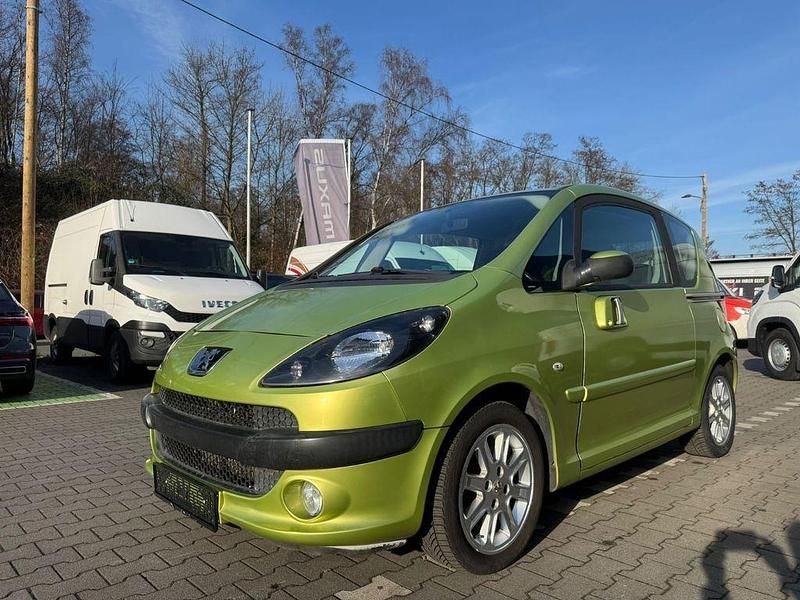 Gebraucht Peugeot 1007 Premium 73 PS (53 kW) 2009 Grün Van / Kleinbus