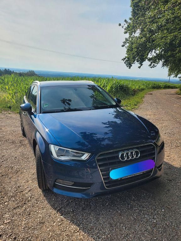 Blau Gebraucht 2014 Audi A3 Attraction Limousine | 8.300 € (Superpreis) - Bild 1/4