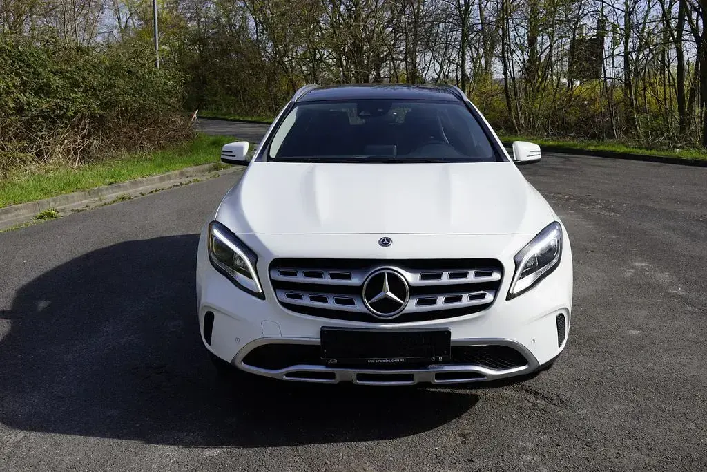 Usata Mercedes GLA200 156 CV (114 kW) 2018 Bianco SUV